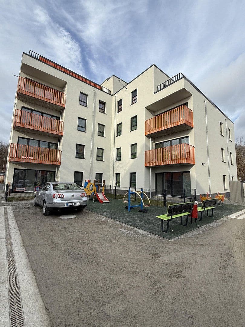 Prenájom bytu 4-izbový 89 m², Berlin, Berlín Prenájom bytu 4-izbový 89 m², Berlin, Berlín