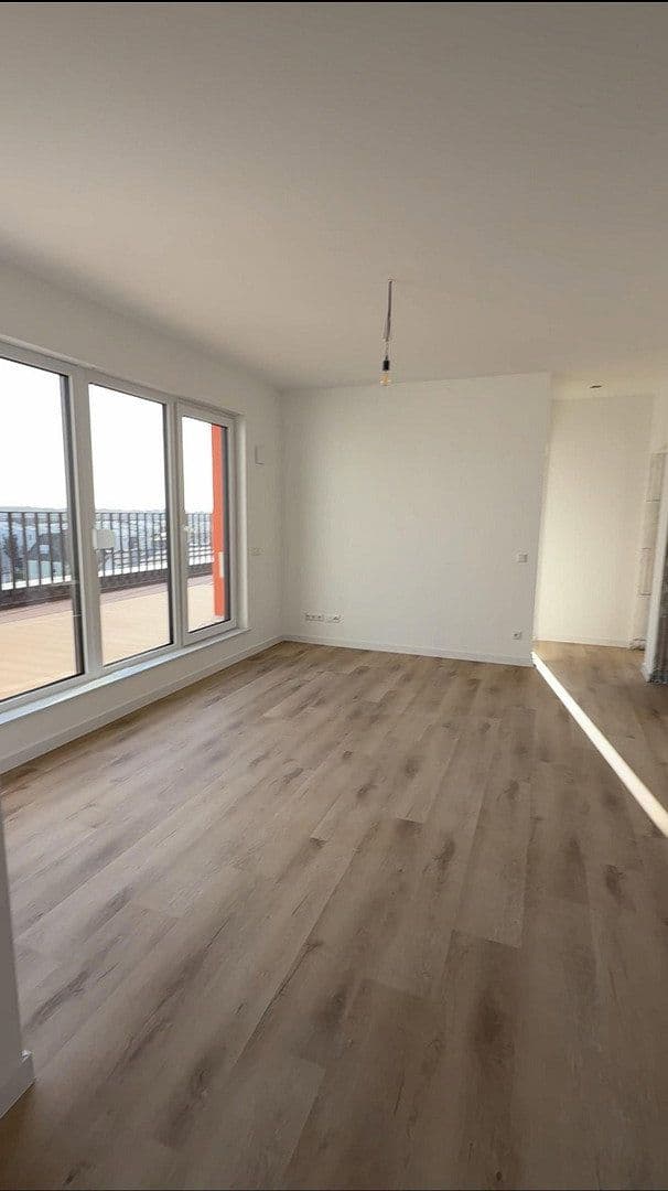 Prenájom bytu 4-izbový 89 m², Berlin, Berlín Prenájom bytu 4-izbový 89 m², Berlin, Berlín