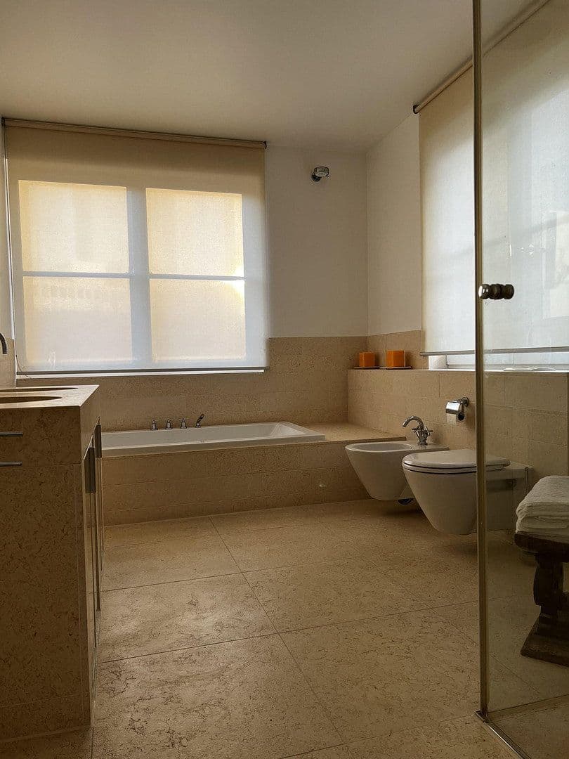 Predaj bytu 4-izbový 174 m², Frankfurt, Hesensko Predaj bytu 4-izbový 174 m², Frankfurt, Hesensko