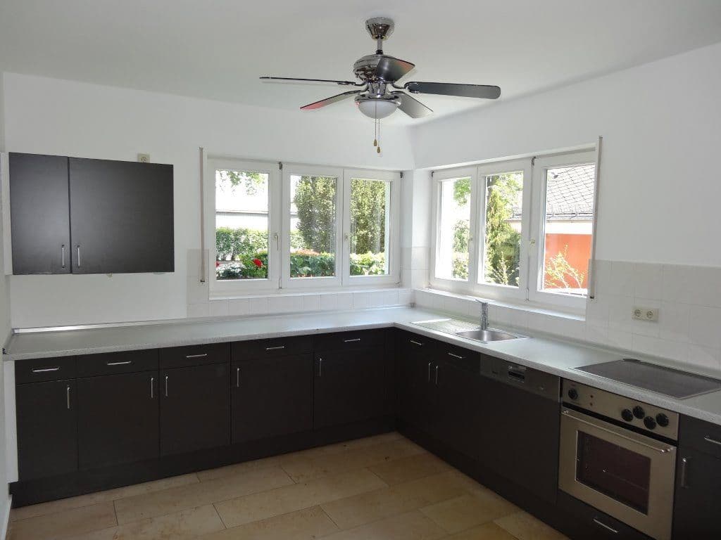 Predaj domu 209 m², pozemek 369 m², Wiesbaden, Hesensko Predaj domu 209 m², pozemek 369 m², Wiesbaden, Hesensko