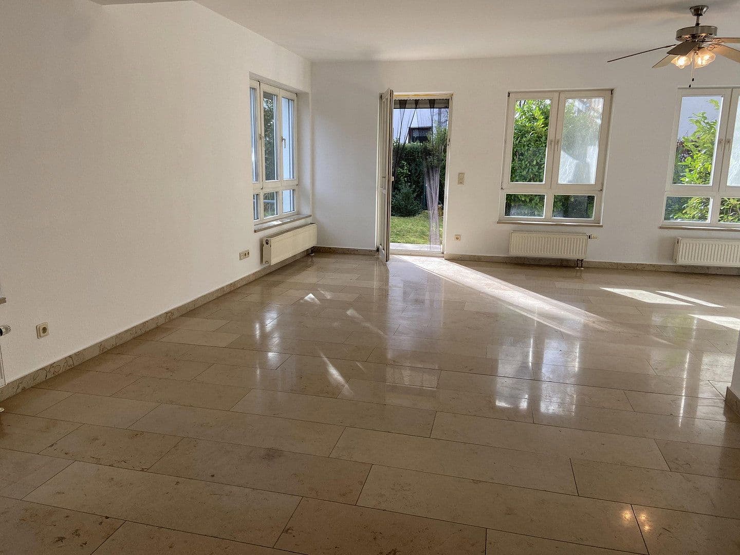 Predaj domu 209 m², pozemek 369 m², Wiesbaden, Hesensko Predaj domu 209 m², pozemek 369 m², Wiesbaden, Hesensko