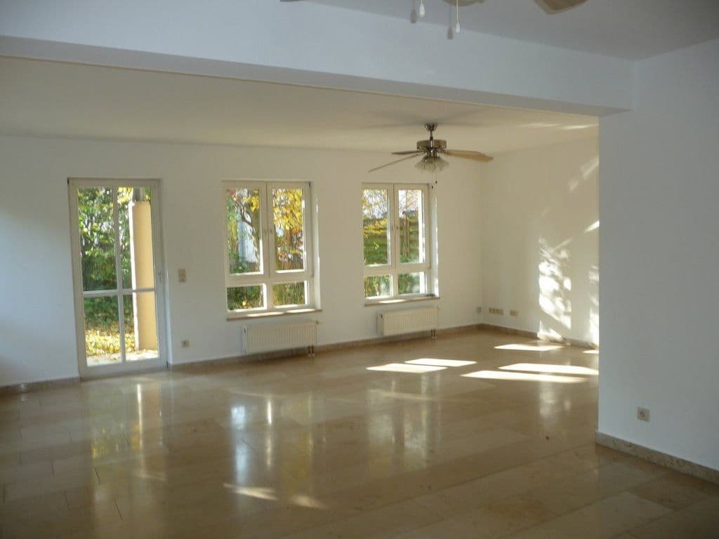 Predaj domu 209 m², pozemek 369 m², Wiesbaden, Hesensko Predaj domu 209 m², pozemek 369 m², Wiesbaden, Hesensko