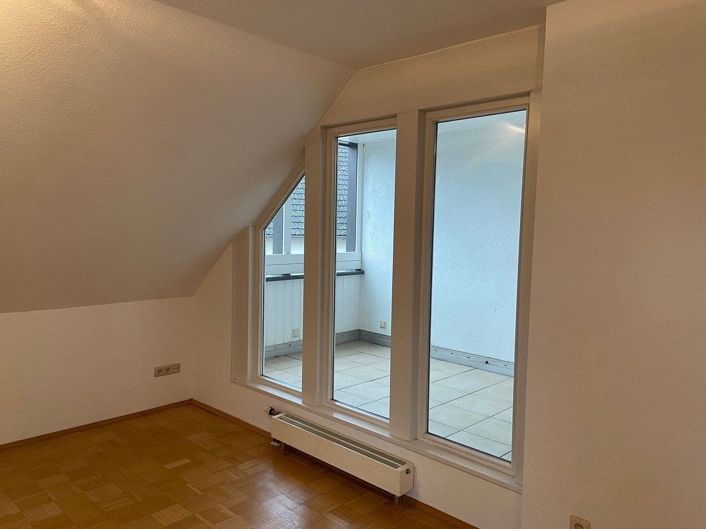 Predaj domu 209 m², pozemek 369 m², Wiesbaden, Hesensko Predaj domu 209 m², pozemek 369 m², Wiesbaden, Hesensko