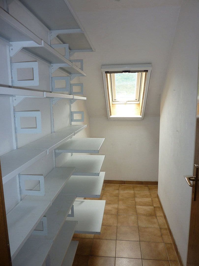 Prenájom bytu 4-izbový 109 m², Akazienweg, Haßmersheim, Bádensko-Wurttembersko Prenájom bytu 4-izbový 109 m², Akazienweg, Haßmersheim, Bádensko-Wurttembersko