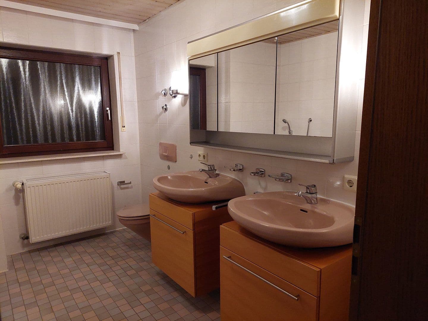 Prenájom bytu 4-izbový 109 m², Akazienweg, Haßmersheim, Bádensko-Wurttembersko Prenájom bytu 4-izbový 109 m², Akazienweg, Haßmersheim, Bádensko-Wurttembersko