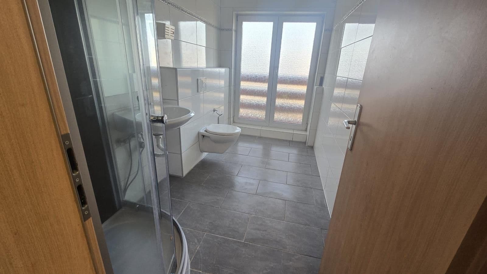 Prenájom domu 175 m², pozemek 500 m², Bahnhof Strasse 25, Dingolfing, Bavorsko Prenájom domu 175 m², pozemek 500 m², Bahnhof Strasse 25, Dingolfing, Bavorsko