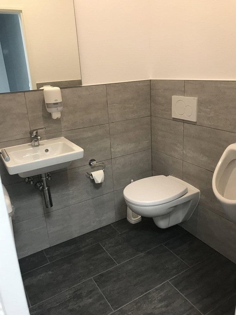 Prenájom kancelárie 100 m², Siemensstraße 9A, Wiesbaden, Hesensko Prenájom kancelárie 100 m², Siemensstraße 9A, Wiesbaden, Hesensko