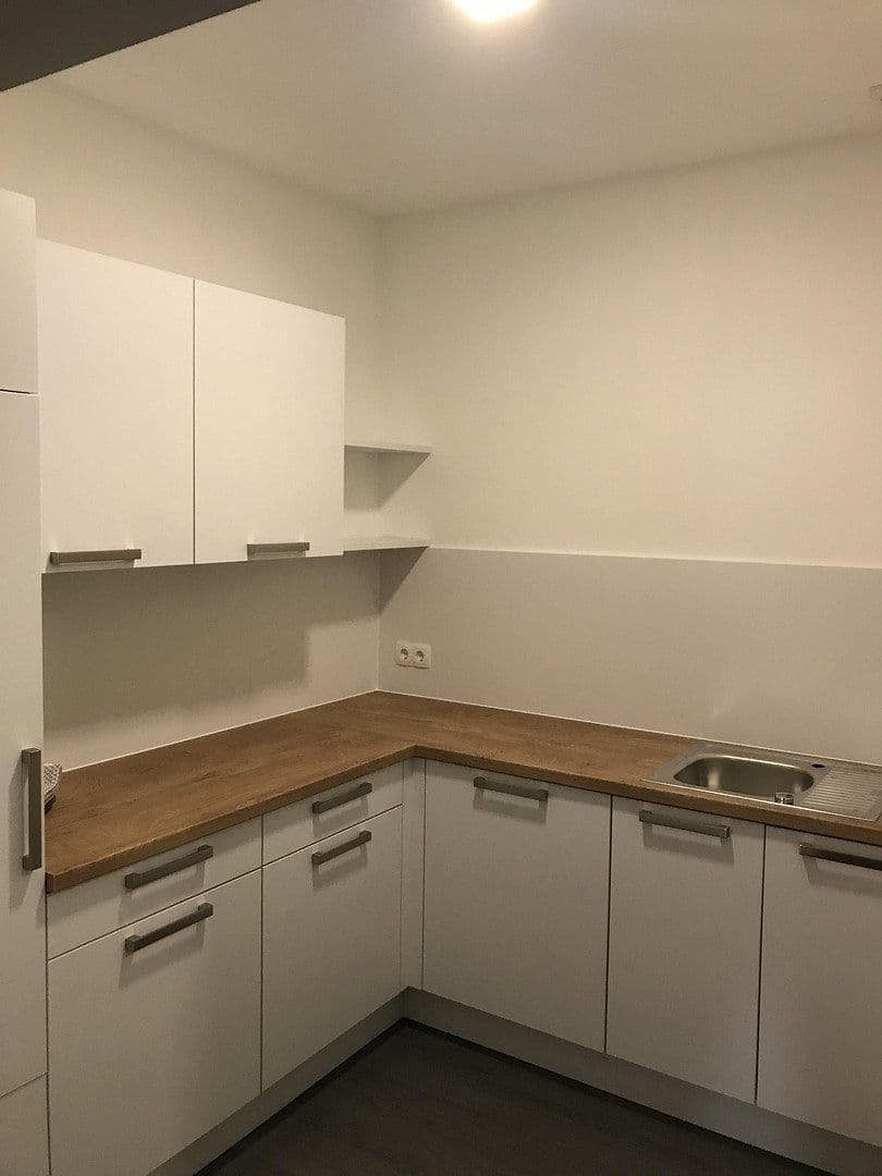 Prenájom kancelárie 100 m², Siemensstraße 9A, Wiesbaden, Hesensko Prenájom kancelárie 100 m², Siemensstraße 9A, Wiesbaden, Hesensko