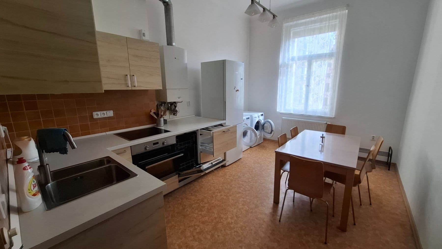 Prenájom bytu 3-izbový 97 m², Korunní, Praha, Praha Prenájom bytu 3-izbový 97 m², Korunní, Praha, Praha
