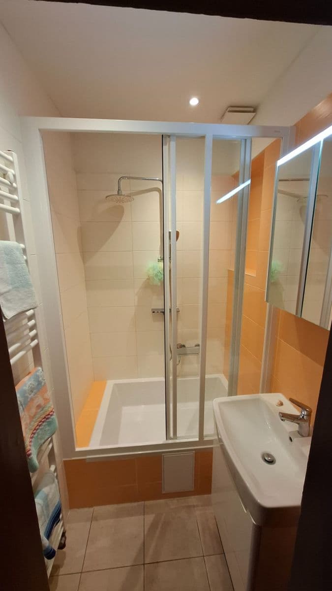 Prenájom bytu 3-izbový 97 m², Korunní, Praha, Praha Prenájom bytu 3-izbový 97 m², Korunní, Praha, Praha