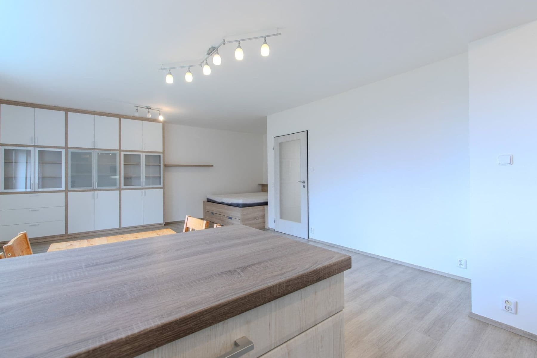 Prenájom bytu 1-izbový 64 m², Nad Výšinkou, Praha, Praha Prenájom bytu 1-izbový 64 m², Nad Výšinkou, Praha, Praha