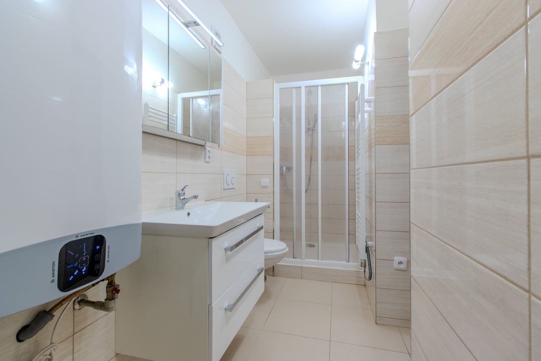 Prenájom bytu 1-izbový 64 m², Nad Výšinkou, Praha, Praha Prenájom bytu 1-izbový 64 m², Nad Výšinkou, Praha, Praha