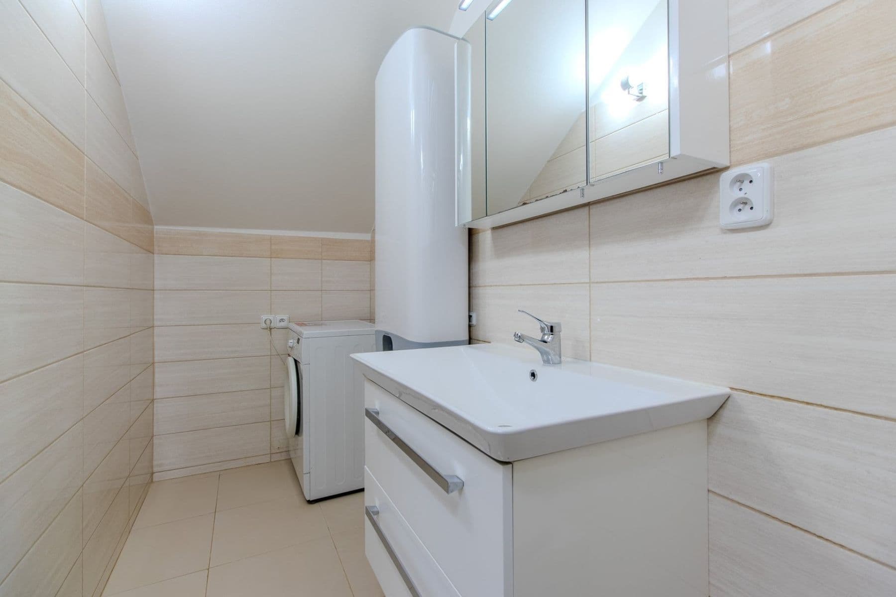 Prenájom bytu 1-izbový 64 m², Nad Výšinkou, Praha, Praha Prenájom bytu 1-izbový 64 m², Nad Výšinkou, Praha, Praha