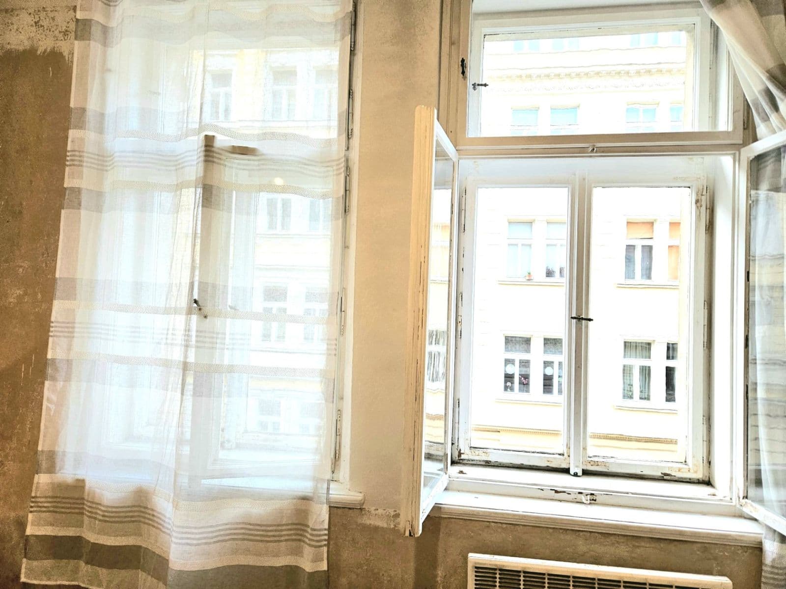 Prenájom bytu 3-izbový 90 m², Husinecká, Praha, Praha Prenájom bytu 3-izbový 90 m², Husinecká, Praha, Praha