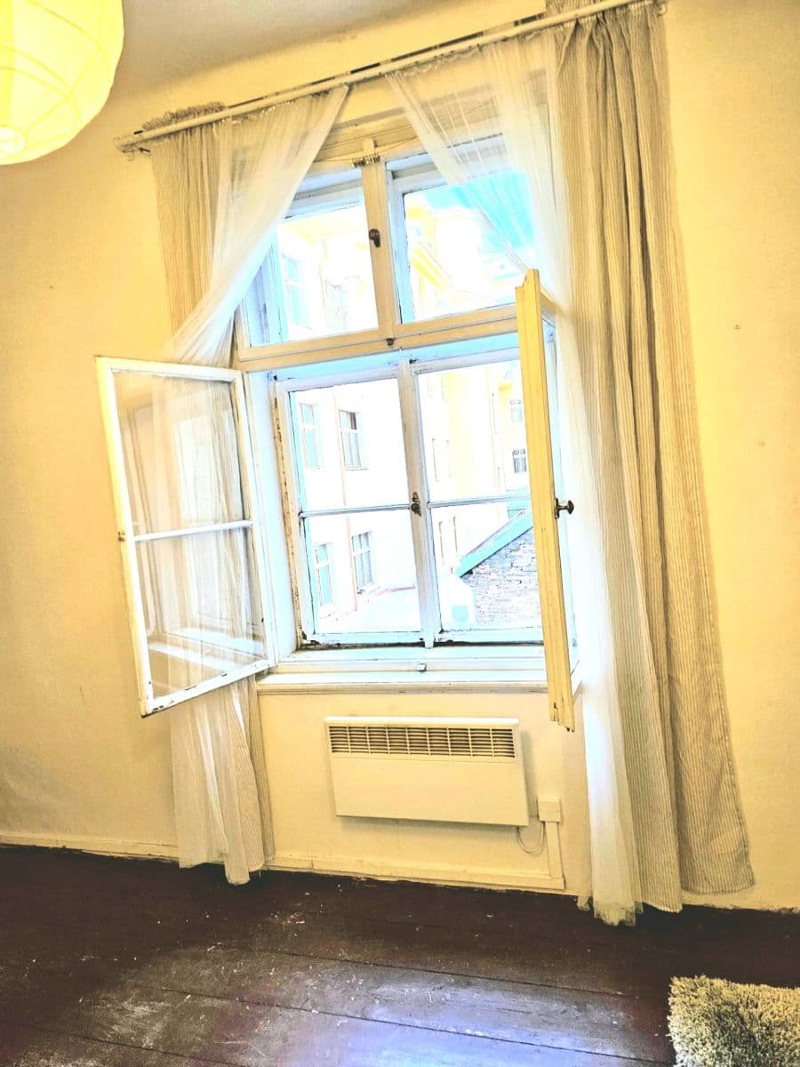 Prenájom bytu 3-izbový 90 m², Husinecká, Praha, Praha Prenájom bytu 3-izbový 90 m², Husinecká, Praha, Praha