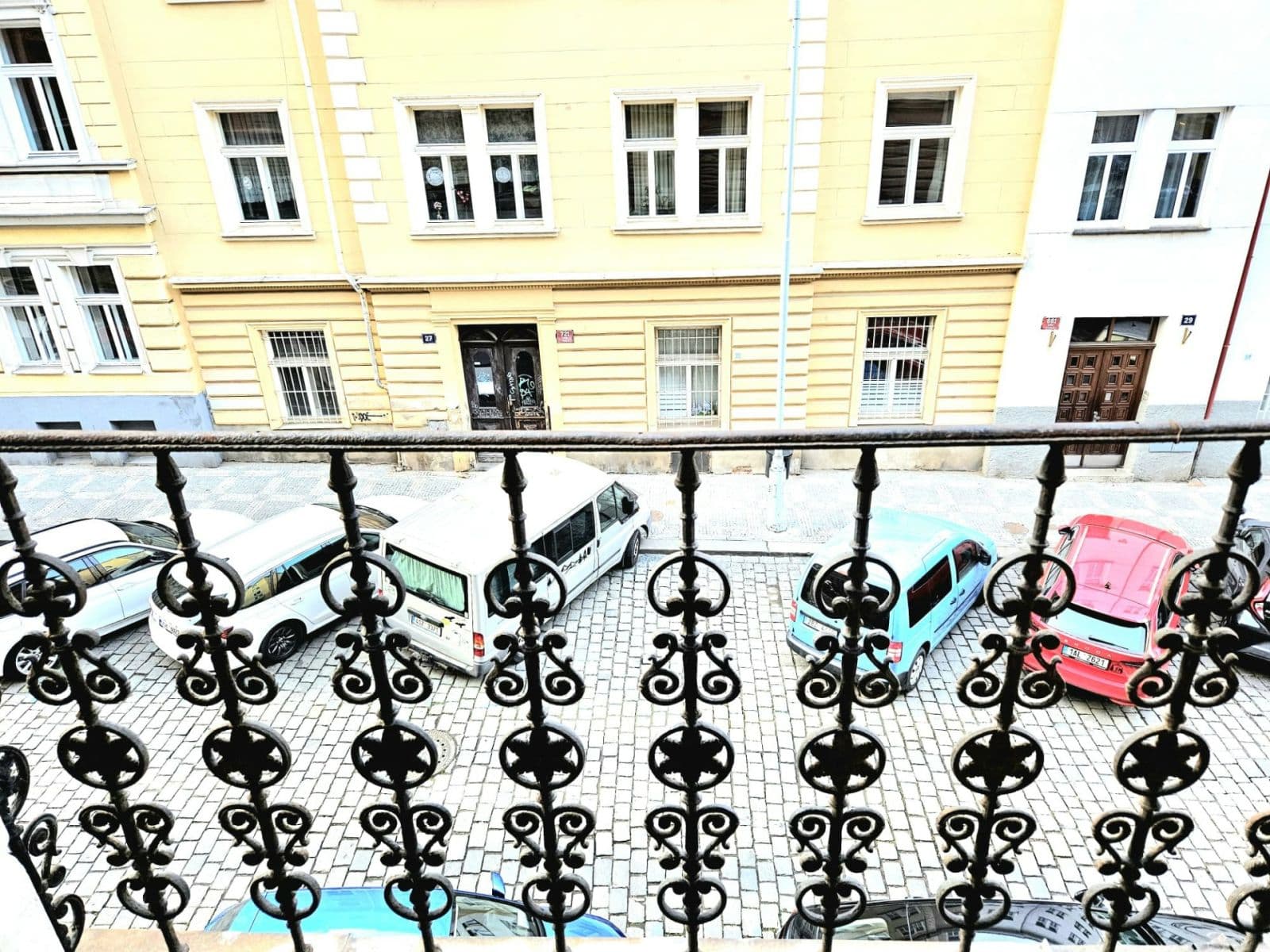 Prenájom bytu 3-izbový 90 m², Husinecká, Praha, Praha Prenájom bytu 3-izbový 90 m², Husinecká, Praha, Praha