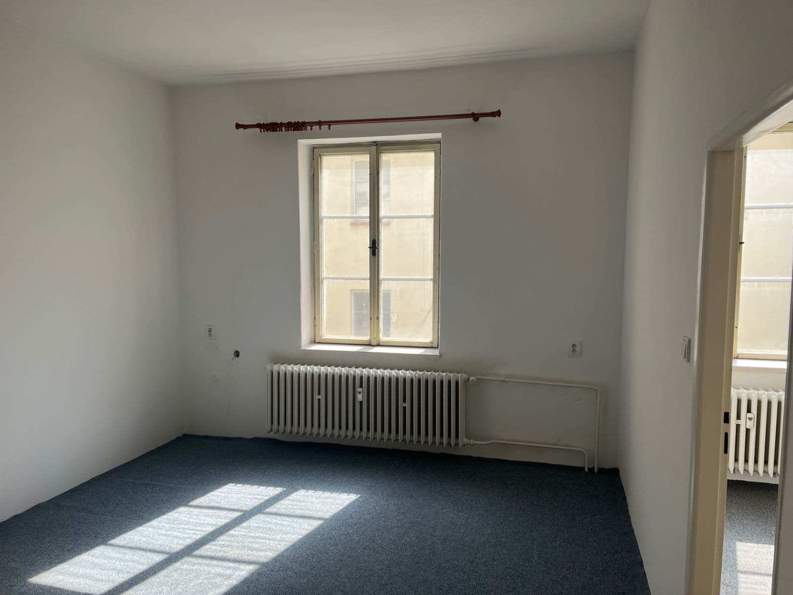 Prenájom bytu 3-izbový 64 m², Pernštýnské náměstí, Pardubice, Pardubický kraj Prenájom bytu 3-izbový 64 m², Pernštýnské náměstí, Pardubice, Pardubický kraj