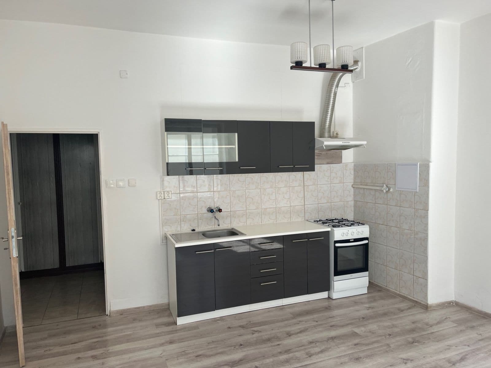 Prenájom bytu 3-izbový 64 m², Pernštýnské náměstí, Pardubice, Pardubický kraj Prenájom bytu 3-izbový 64 m², Pernštýnské náměstí, Pardubice, Pardubický kraj