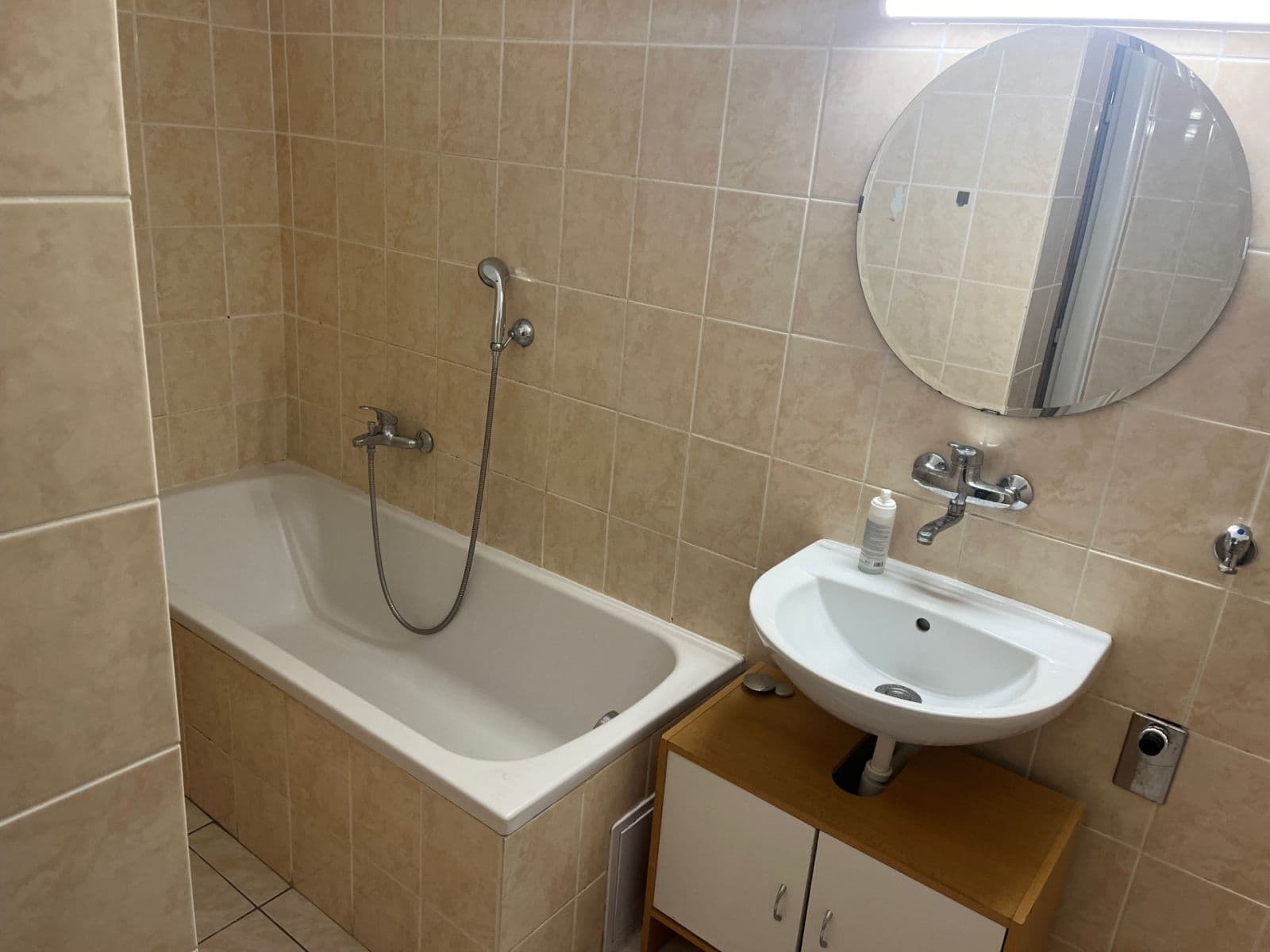 Prenájom bytu 3-izbový 64 m², Pernštýnské náměstí, Pardubice, Pardubický kraj Prenájom bytu 3-izbový 64 m², Pernštýnské náměstí, Pardubice, Pardubický kraj