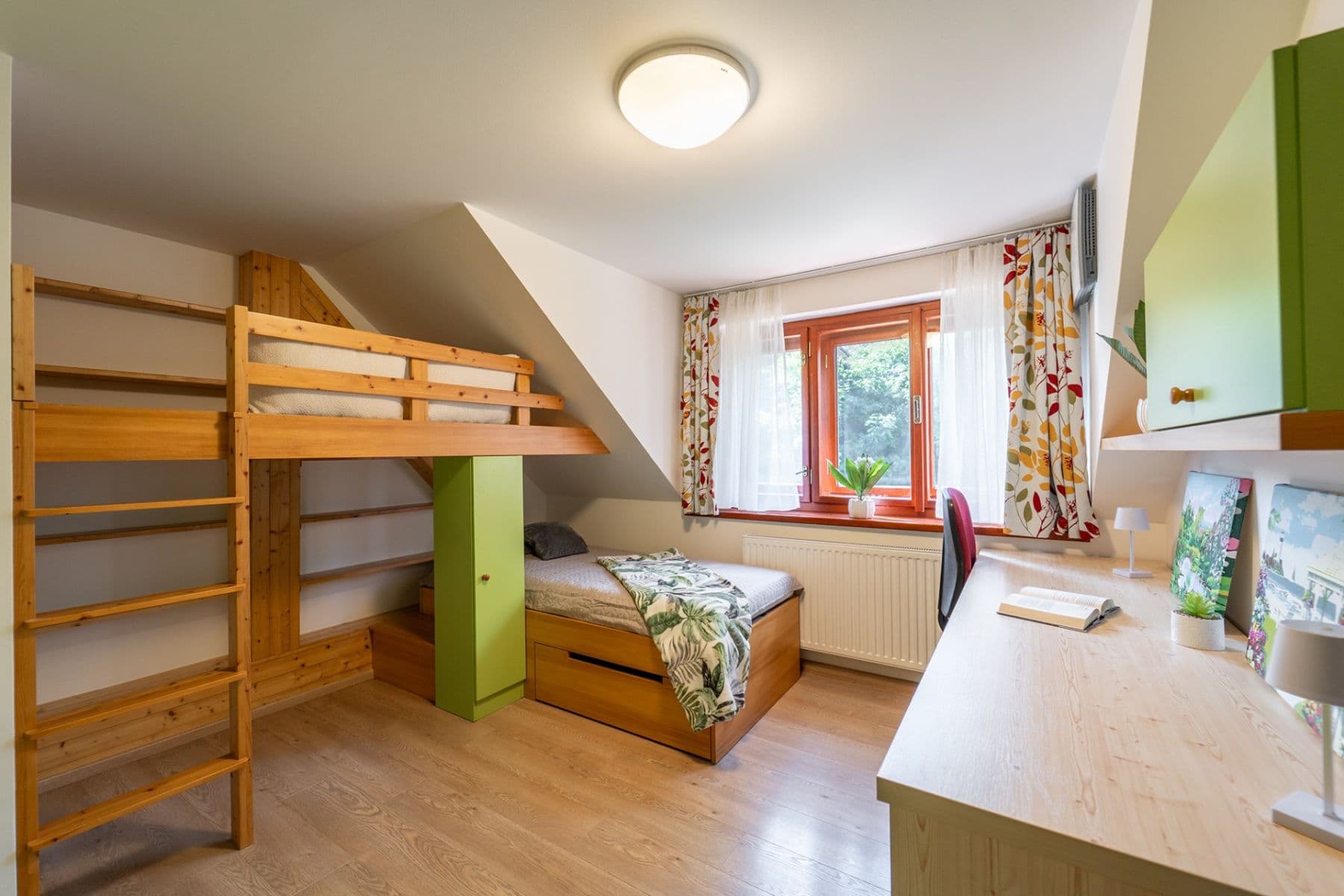 Predaj domu 188 m², pozemek 438 m², Pod Sokolovnou, Vrané nad Vltavou, Středočeský kraj Predaj domu 188 m², pozemek 438 m², Pod Sokolovnou, Vrané nad Vltavou, Středočeský kraj