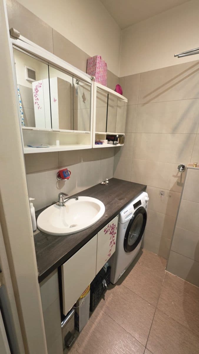 Prenájom bytu 2-izbový 55 m², Dělnická, Praha, Praha Prenájom bytu 2-izbový 55 m², Dělnická, Praha, Praha