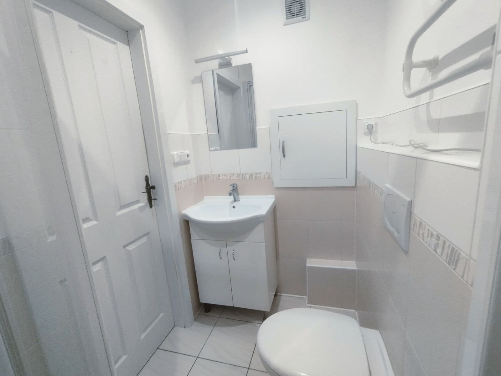 Prenájom bytu 1-izbový 29 m², Slévárenská, Trutnov, Královéhradecký kraj Prenájom bytu 1-izbový 29 m², Slévárenská, Trutnov, Královéhradecký kraj