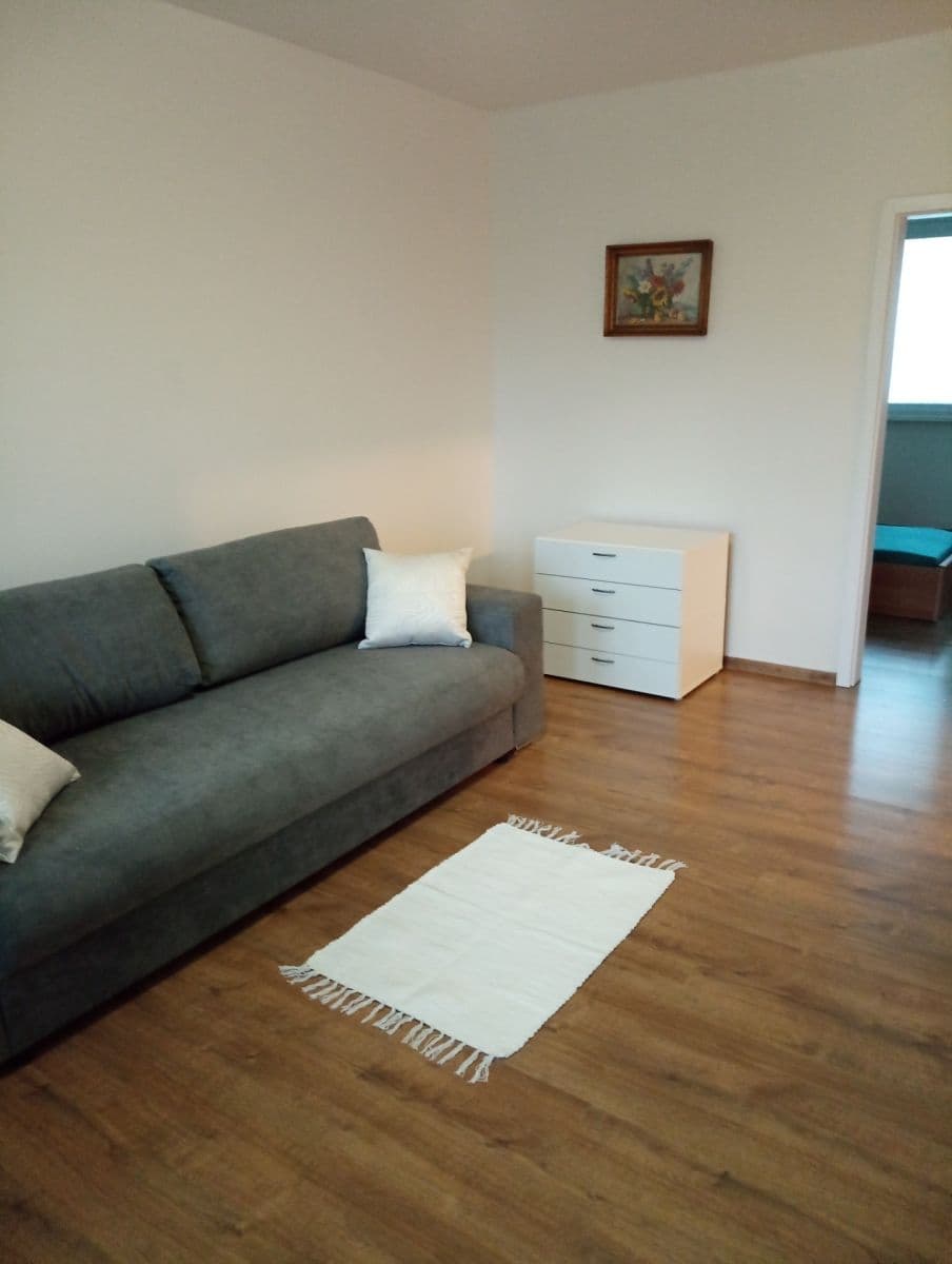 Prenájom bytu 3-izbový 68 m², Rustaveliho, Rača, Bratislavský kraj Prenájom bytu 3-izbový 68 m², Rustaveliho, Rača, Bratislavský kraj