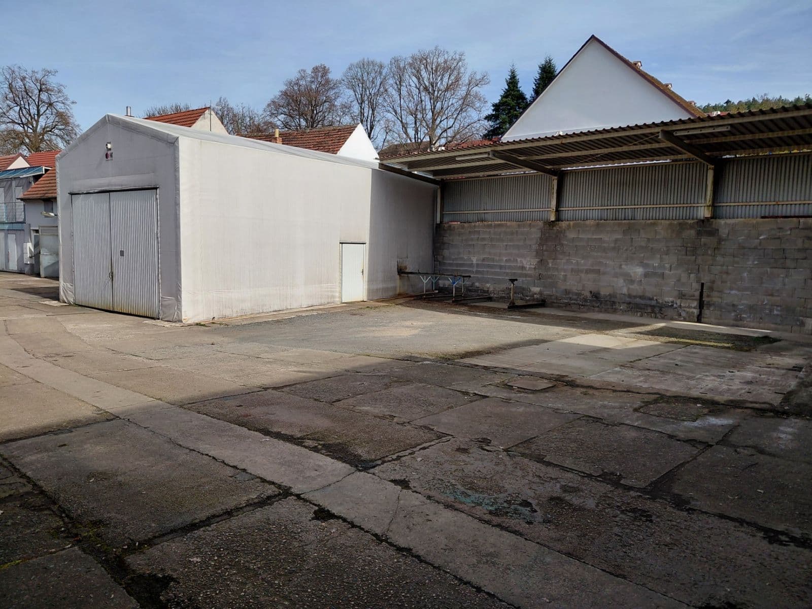 Prenájom nebytového priestoru 700 m², Dnešice, Plzeňský kraj Prenájom nebytového priestoru 700 m², Dnešice, Plzeňský kraj