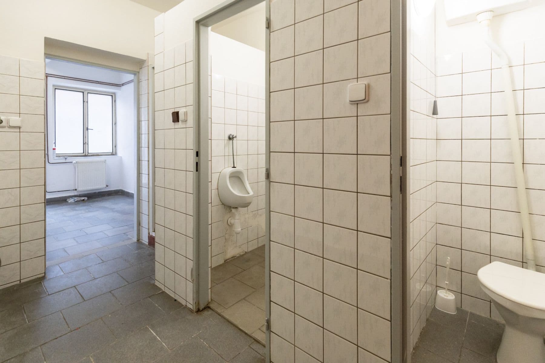 Prenájom nebytového priestoru 700 m², Dnešice, Plzeňský kraj Prenájom nebytového priestoru 700 m², Dnešice, Plzeňský kraj