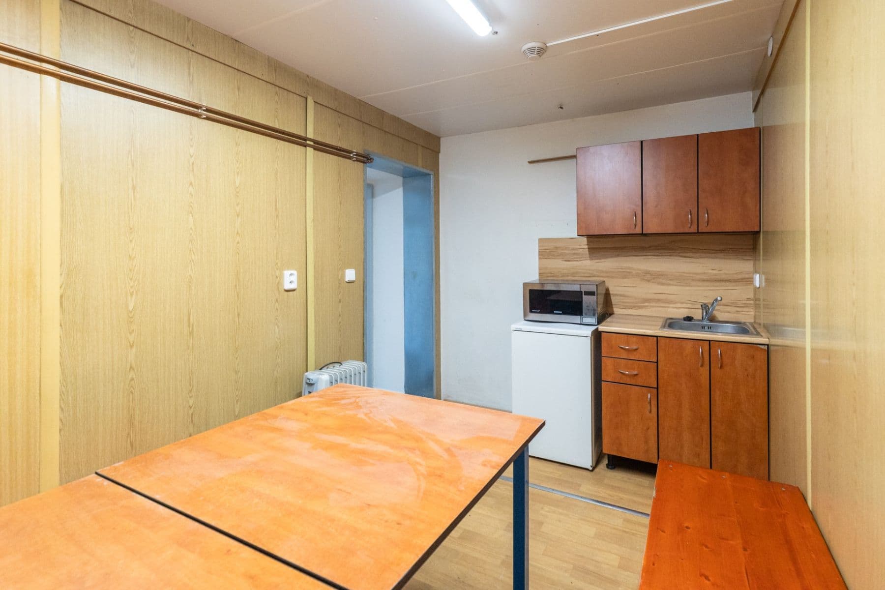 Prenájom nebytového priestoru 700 m², Dnešice, Plzeňský kraj Prenájom nebytového priestoru 700 m², Dnešice, Plzeňský kraj