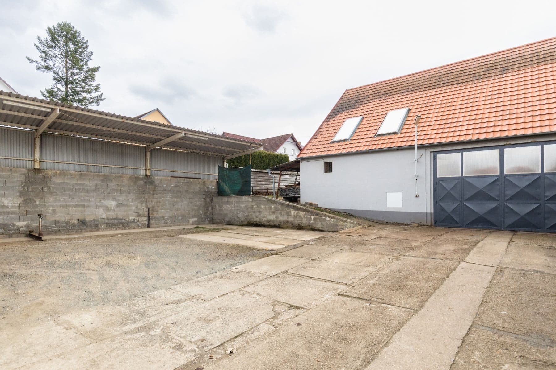 Prenájom nebytového priestoru 700 m², Dnešice, Plzeňský kraj Prenájom nebytového priestoru 700 m², Dnešice, Plzeňský kraj