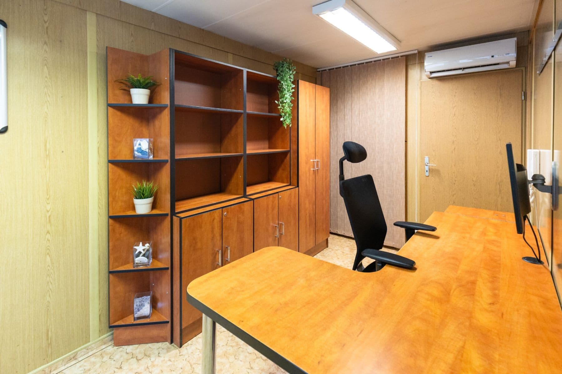 Prenájom nebytového priestoru 700 m², Dnešice, Plzeňský kraj Prenájom nebytového priestoru 700 m², Dnešice, Plzeňský kraj