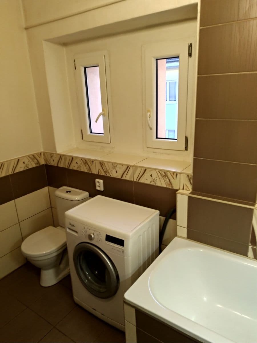 Prenájom bytu 2-izbový 59 m², třída T. G. Masaryka, Roudnice nad Labem, Ústecký kraj Prenájom bytu 2-izbový 59 m², třída T. G. Masaryka, Roudnice nad Labem, Ústecký kraj