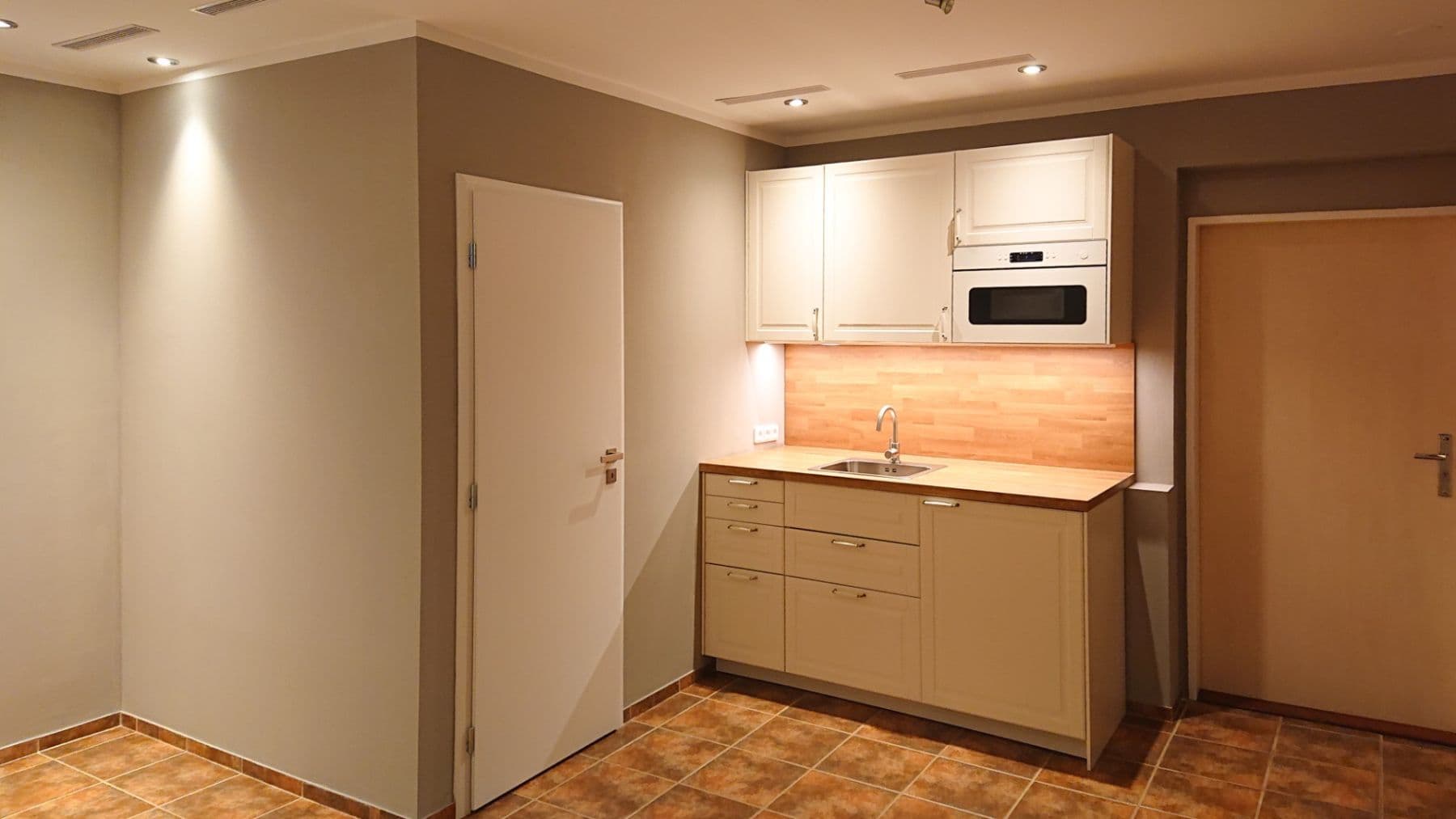 Predaj bytu 1-izbový 22 m², Felklova, Roztoky, Středočeský kraj Predaj bytu 1-izbový 22 m², Felklova, Roztoky, Středočeský kraj