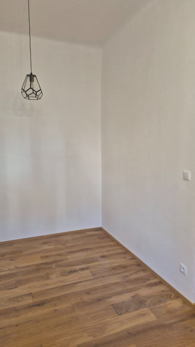 Prenájom bytu 1-izbový 27 m², Bělehradská, Praha, Praha Prenájom bytu 1-izbový 27 m², Bělehradská, Praha, Praha