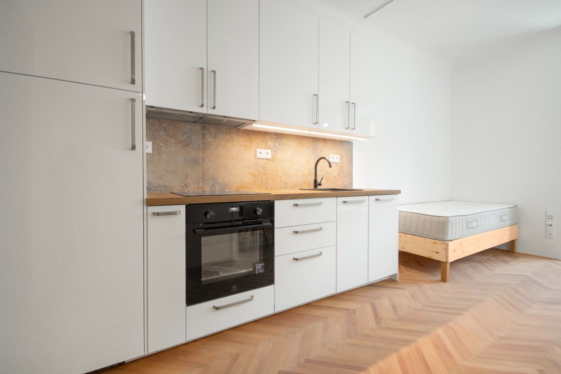 Prenájom bytu 1-izbový 27 m², Bělehradská, Praha, Praha Prenájom bytu 1-izbový 27 m², Bělehradská, Praha, Praha