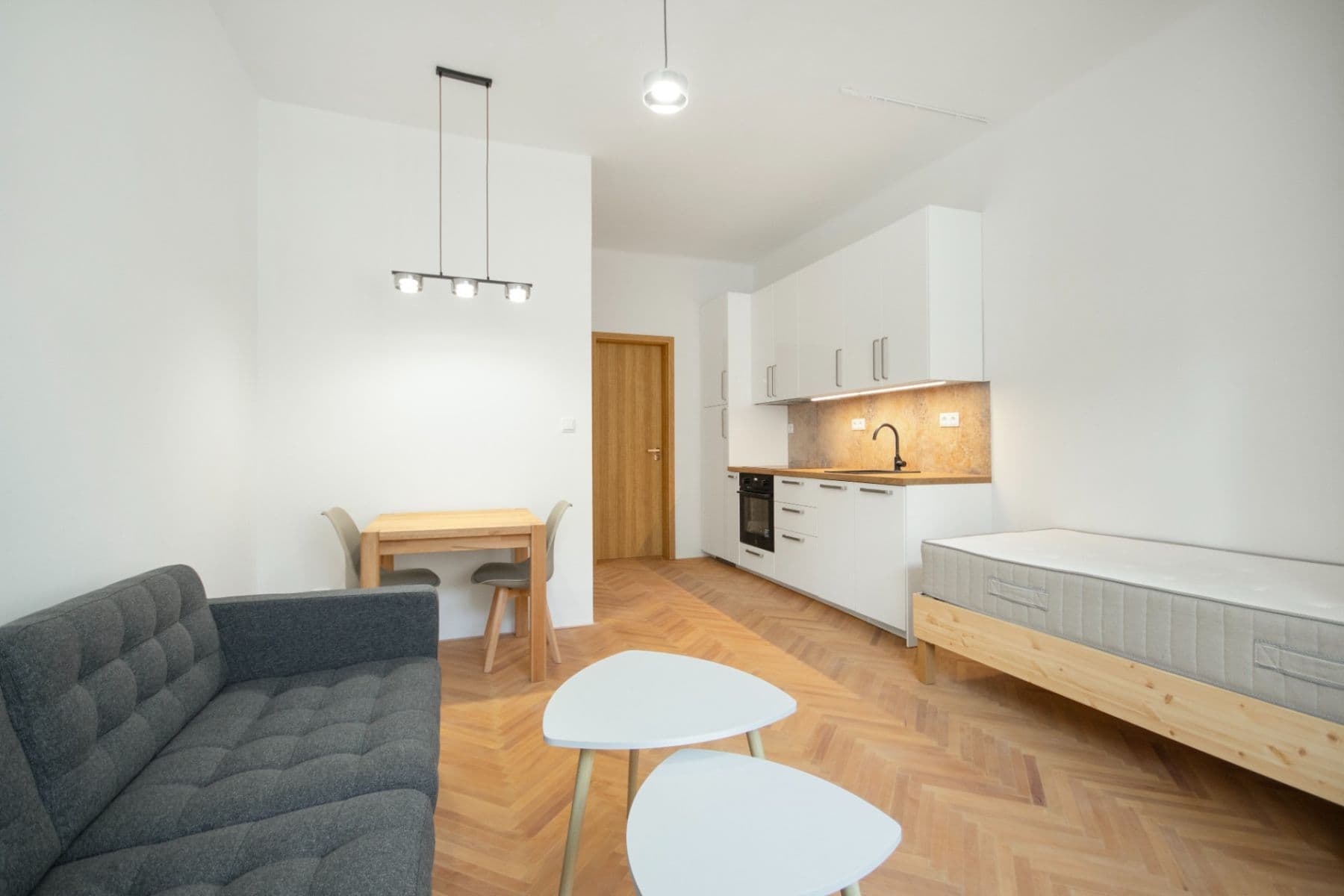 Prenájom bytu 1-izbový 27 m², Bělehradská, Praha, Praha Prenájom bytu 1-izbový 27 m², Bělehradská, Praha, Praha