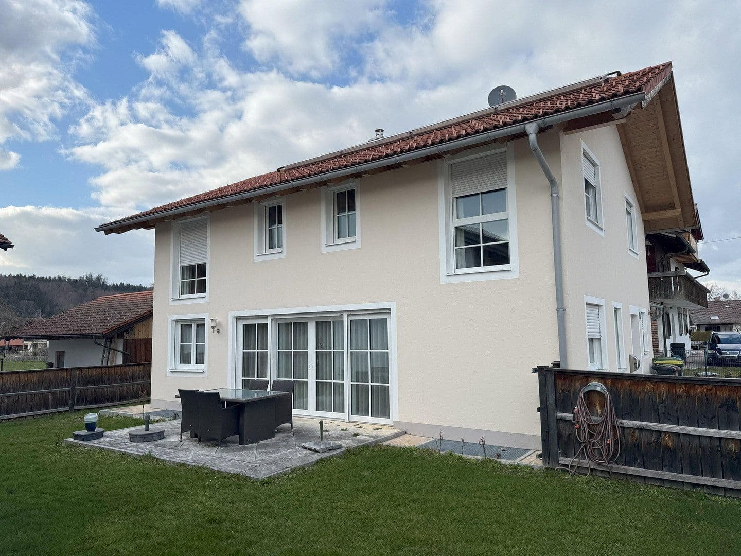Prenájom domu 148 m², pozemek 338 m², Gartenstraße 2a, Dietramszell, Bavorsko Prenájom domu 148 m², pozemek 338 m², Gartenstraße 2a, Dietramszell, Bavorsko