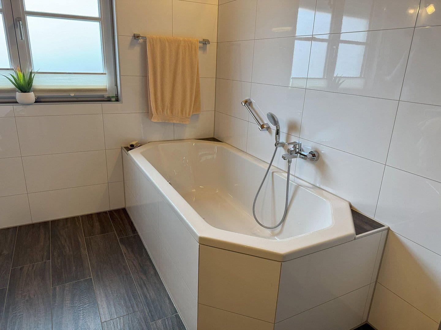 Prenájom domu 148 m², pozemek 338 m², Gartenstraße 2a, Dietramszell, Bavorsko Prenájom domu 148 m², pozemek 338 m², Gartenstraße 2a, Dietramszell, Bavorsko