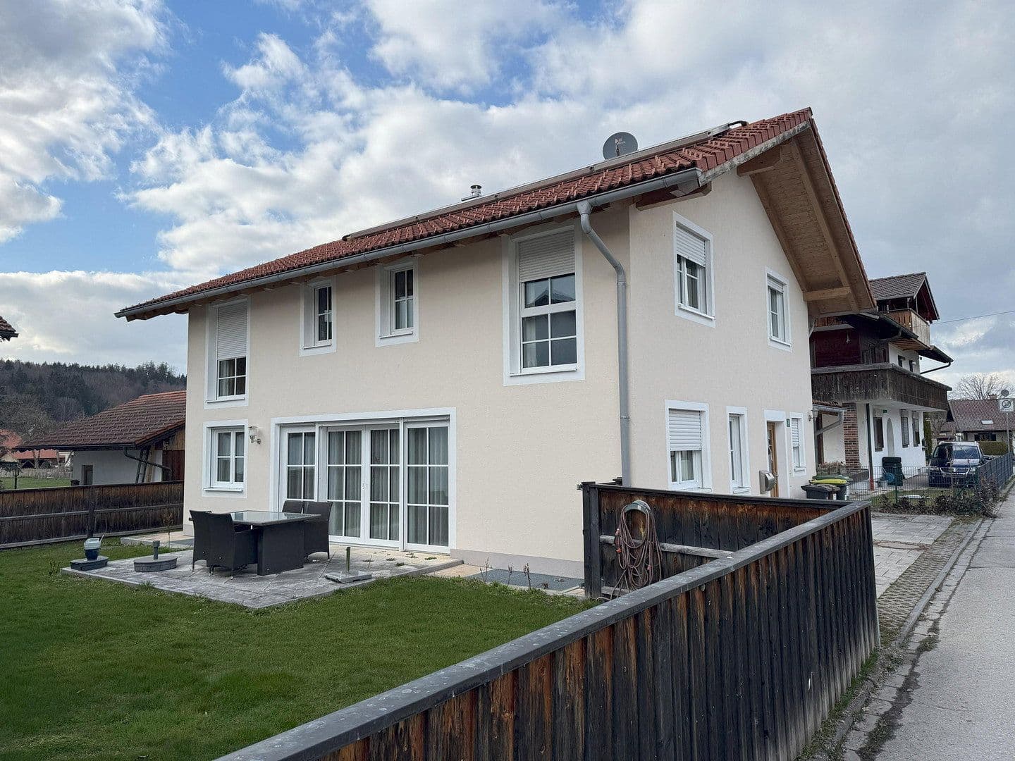 Prenájom domu 148 m², pozemek 338 m², Gartenstraße 2a, Dietramszell, Bavorsko Prenájom domu 148 m², pozemek 338 m², Gartenstraße 2a, Dietramszell, Bavorsko