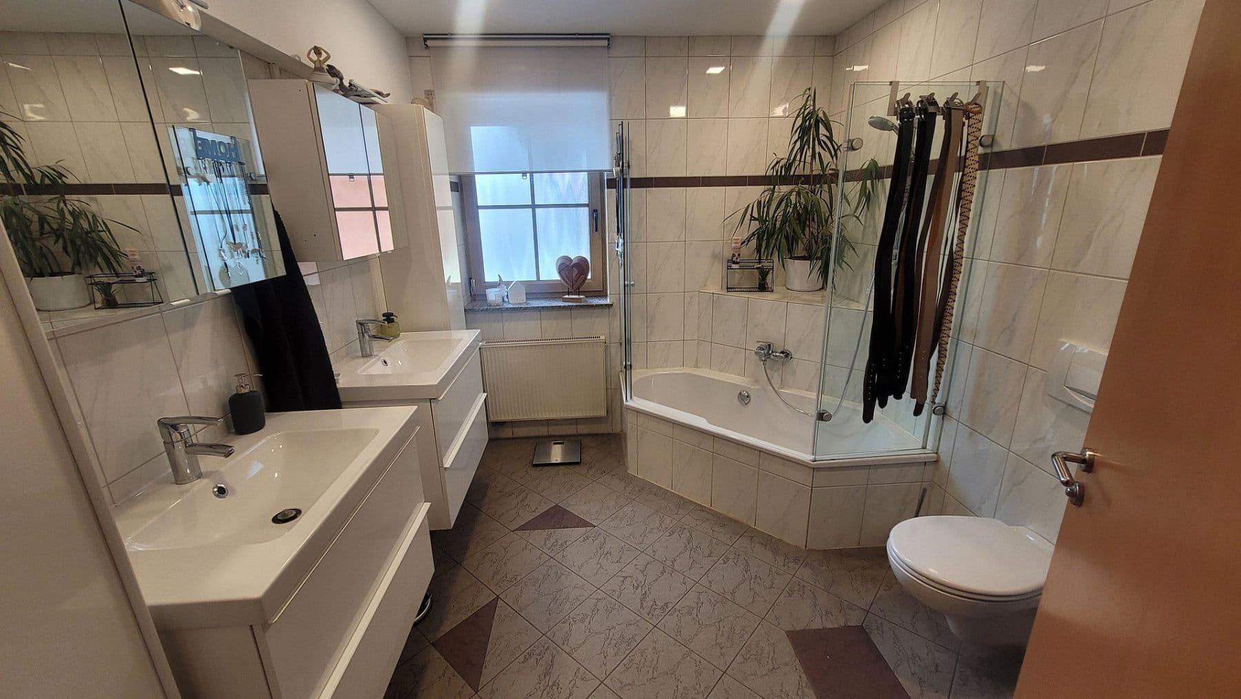 Predaj domu 170 m², pozemek 1.400 m², Burghaun, Hesensko Predaj domu 170 m², pozemek 1.400 m², Burghaun, Hesensko