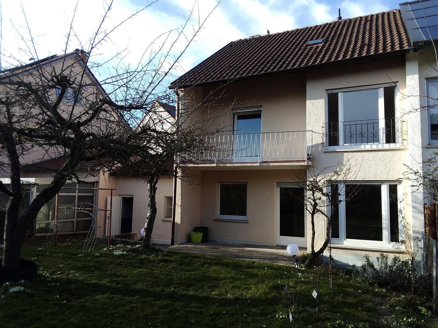 Prenájom domu 94 m², pozemek 356 m², Ulm, Bádensko-Wurttembersko Prenájom domu 94 m², pozemek 356 m², Ulm, Bádensko-Wurttembersko