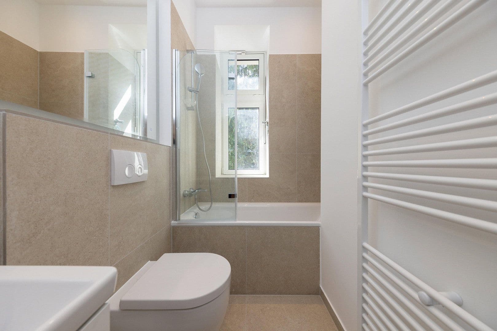 Predaj bytu 5-izbový 131 m², Unter den Eichen 55, Berlin, Berlín Predaj bytu 5-izbový 131 m², Unter den Eichen 55, Berlin, Berlín