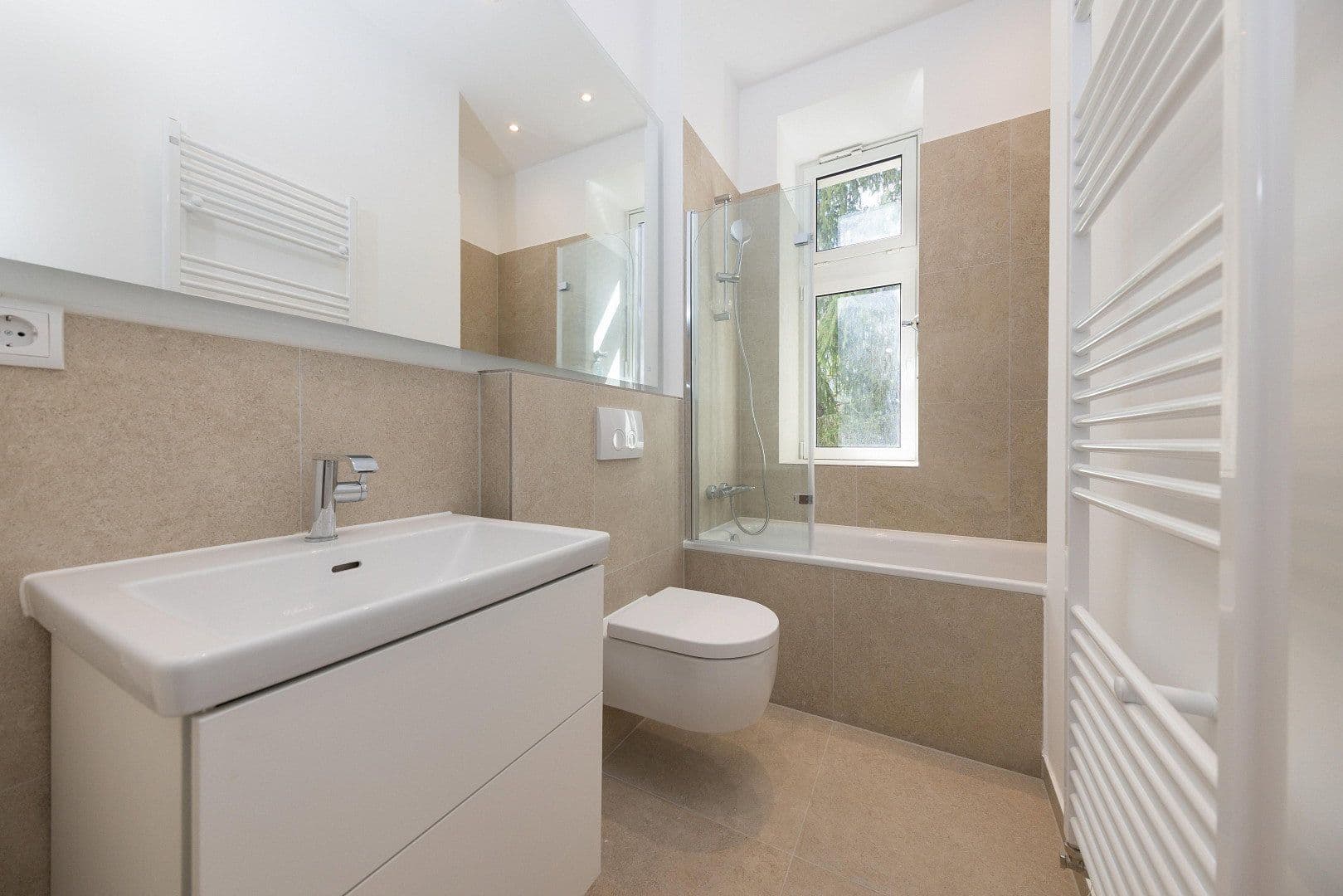 Predaj bytu 5-izbový 131 m², Unter den Eichen 55, Berlin, Berlín Predaj bytu 5-izbový 131 m², Unter den Eichen 55, Berlin, Berlín