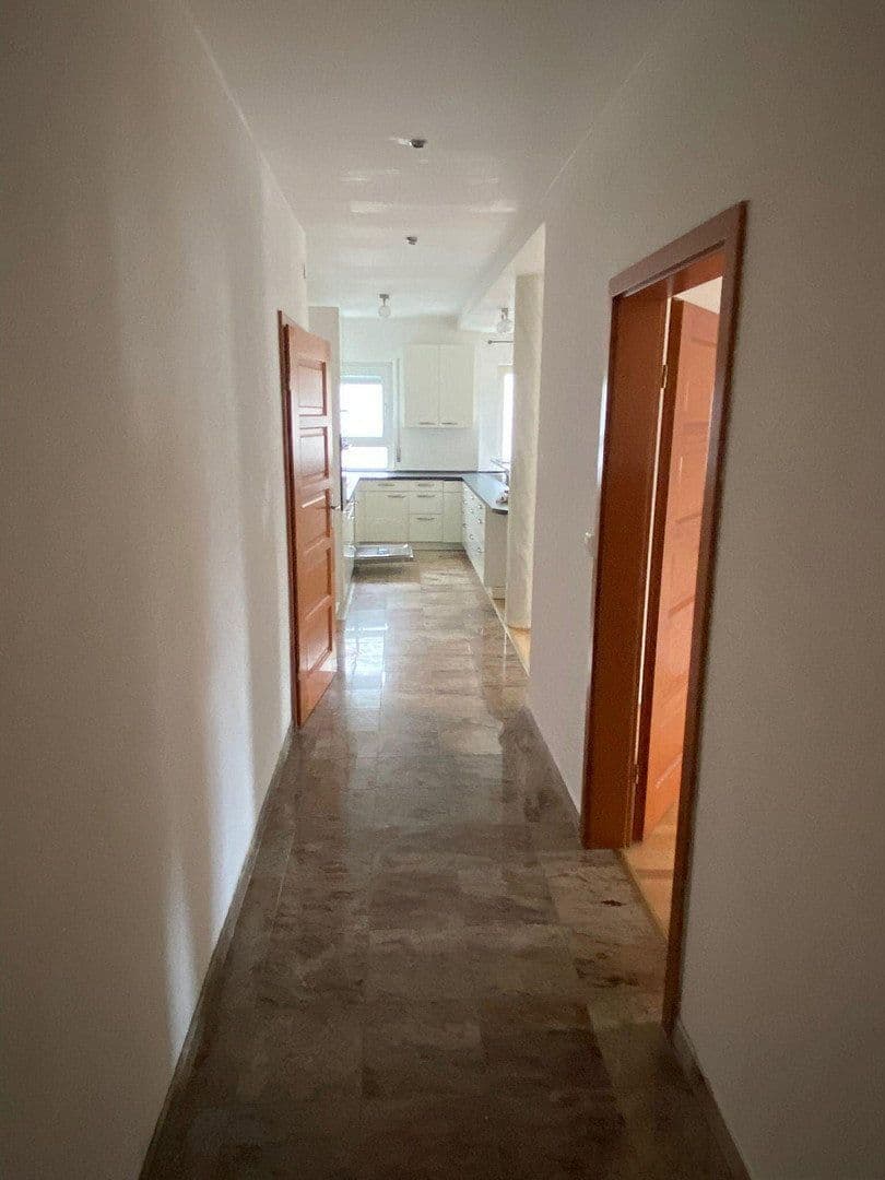 Predaj bytu 4-izbový 110 m², Holzelfingerstraße 13, Lichtenstein, Bádensko-Wurttembersko Predaj bytu 4-izbový 110 m², Holzelfingerstraße 13, Lichtenstein, Bádensko-Wurttembersko