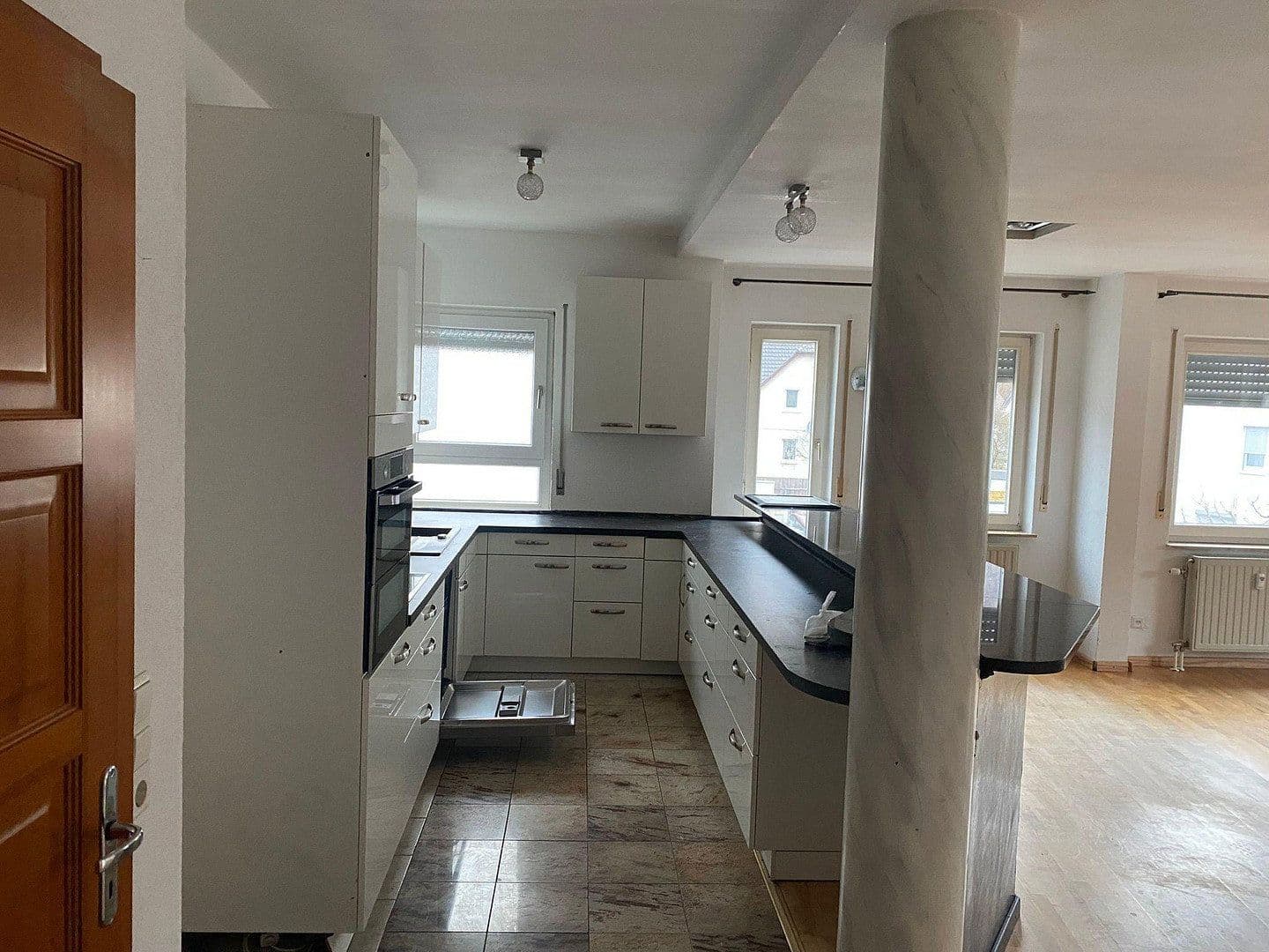 Predaj bytu 4-izbový 110 m², Holzelfingerstraße 13, Lichtenstein, Bádensko-Wurttembersko Predaj bytu 4-izbový 110 m², Holzelfingerstraße 13, Lichtenstein, Bádensko-Wurttembersko