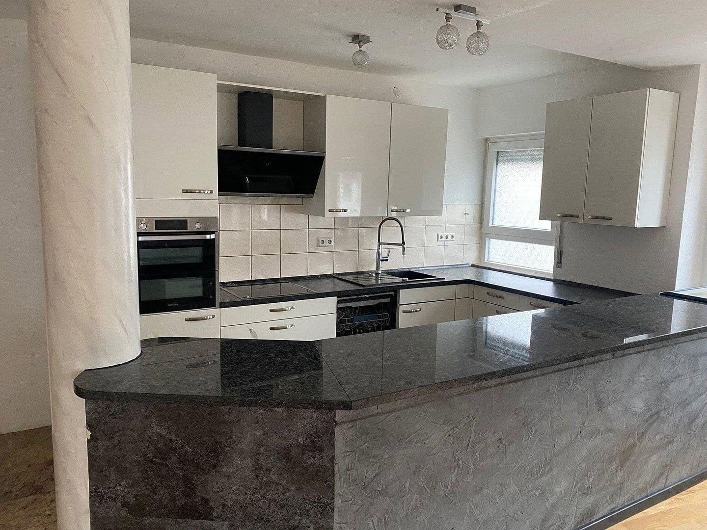 Predaj bytu 4-izbový 110 m², Holzelfingerstraße 13, Lichtenstein, Bádensko-Wurttembersko Predaj bytu 4-izbový 110 m², Holzelfingerstraße 13, Lichtenstein, Bádensko-Wurttembersko