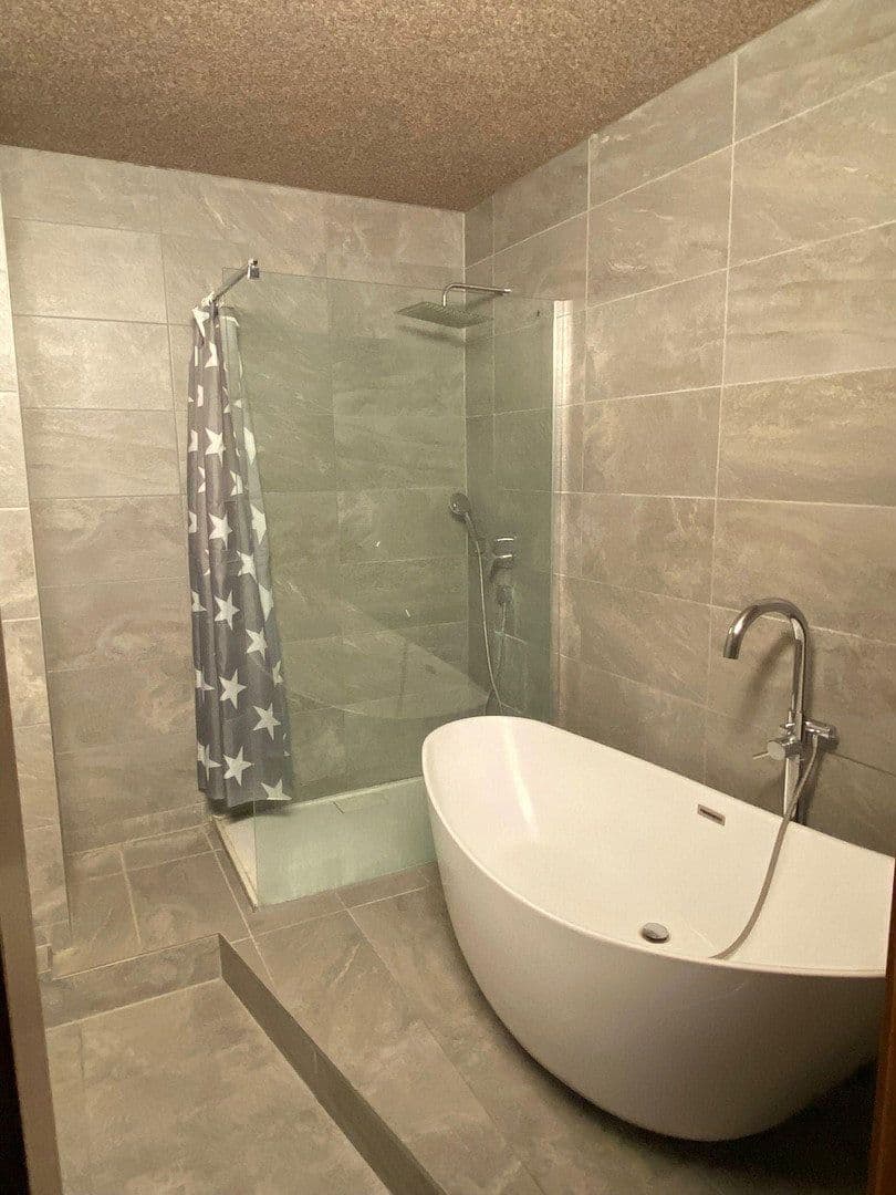 Predaj bytu 4-izbový 110 m², Holzelfingerstraße 13, Lichtenstein, Bádensko-Wurttembersko Predaj bytu 4-izbový 110 m², Holzelfingerstraße 13, Lichtenstein, Bádensko-Wurttembersko