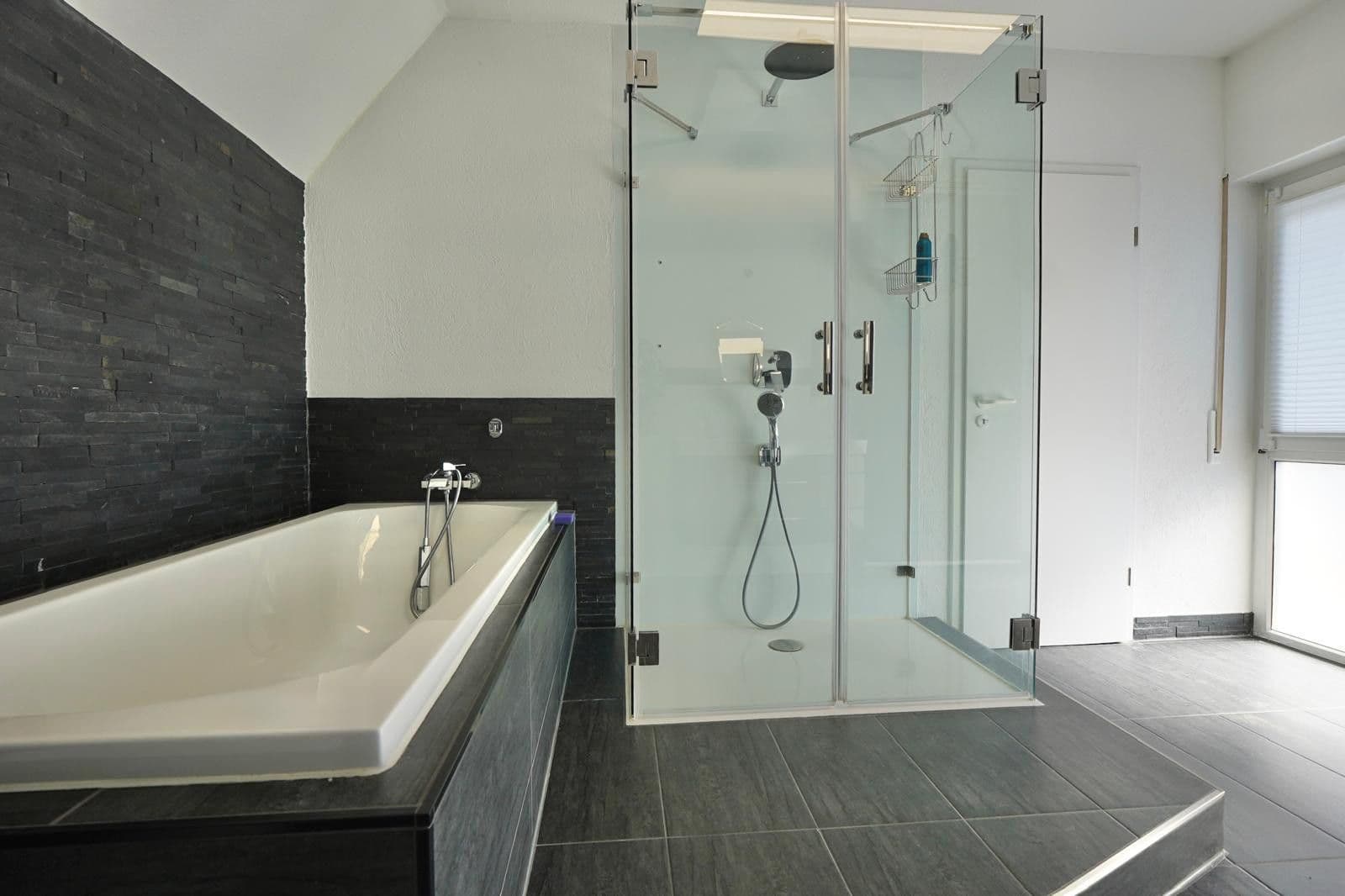 Prenájom domu 128 m², pozemek 516 m², Raunheim, Hesensko Prenájom domu 128 m², pozemek 516 m², Raunheim, Hesensko