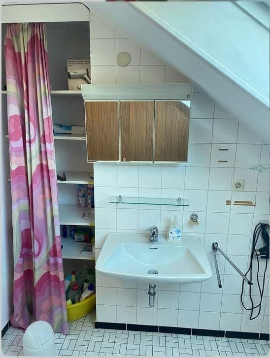 Prenájom bytu 2-izbový 85 m², Feldbergstr. 1, Keltern, Bádensko-Wurttembersko Prenájom bytu 2-izbový 85 m², Feldbergstr. 1, Keltern, Bádensko-Wurttembersko